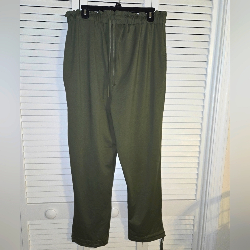 SHEIN Women's L Paper Bag Style Pants NEW